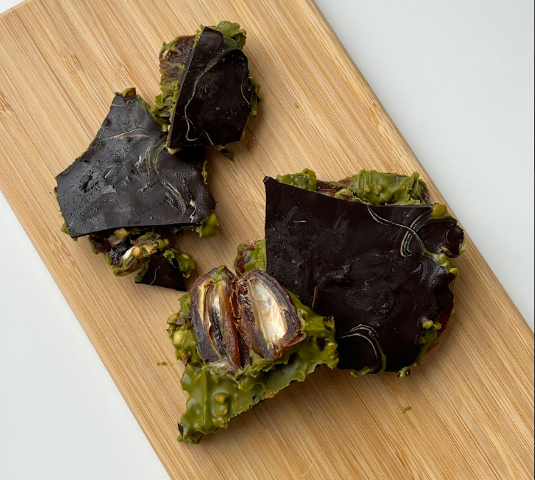 Healthy Viral Date Bark with Matcha and Peanut Butter – Easy and No-Bake!